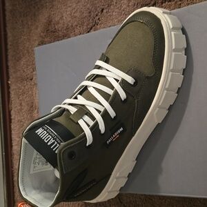 Palladium Pallatower Hi Women's 9